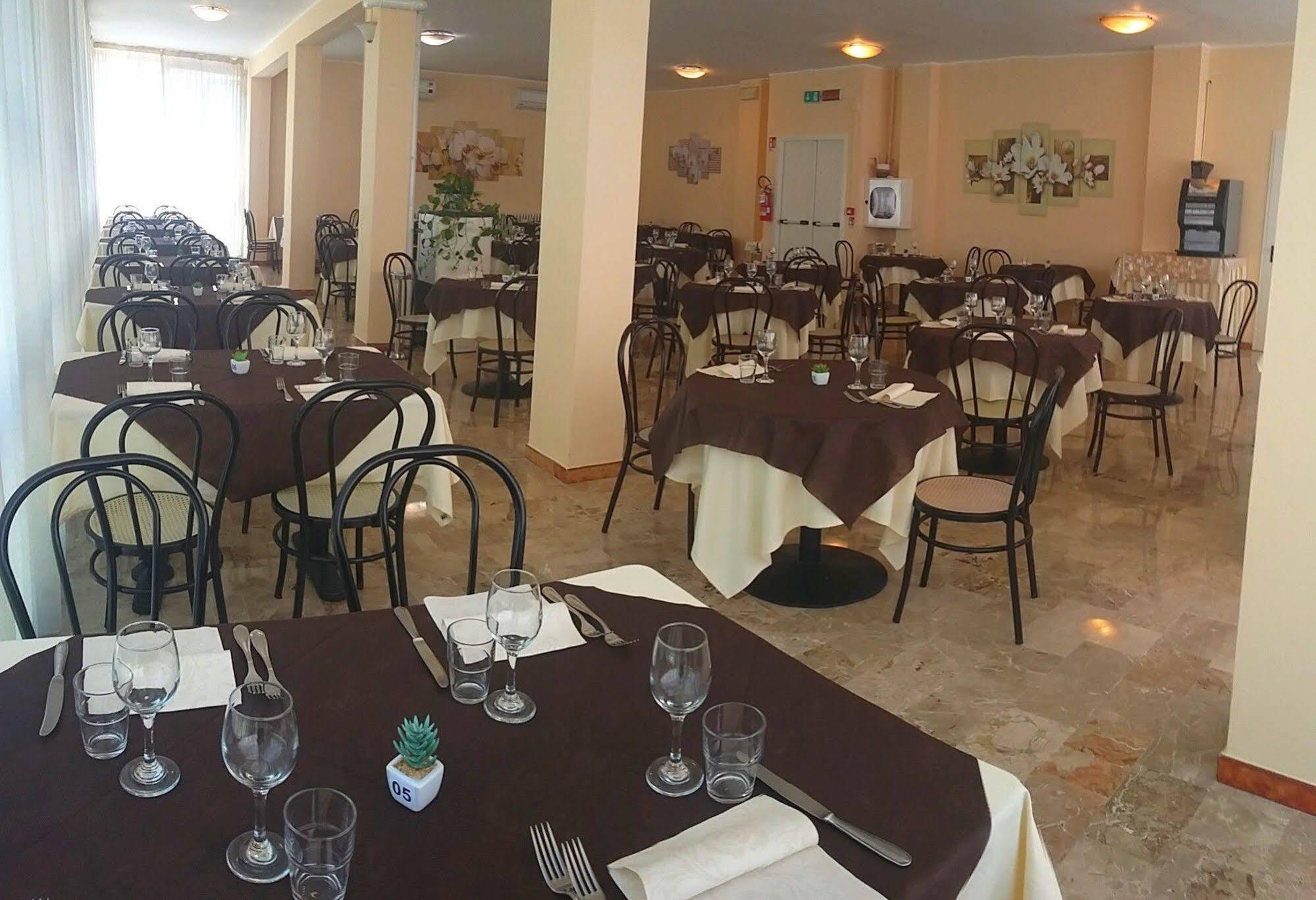 Hotel Verde Luna 체르비아 외부 사진