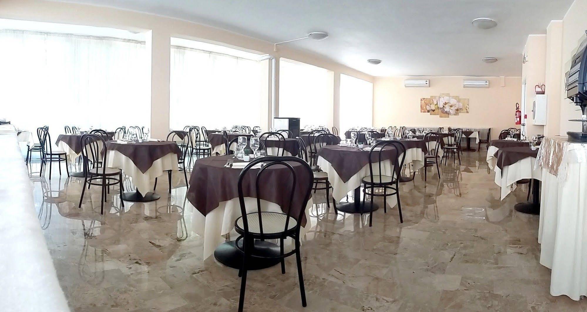 Hotel Verde Luna 체르비아 외부 사진